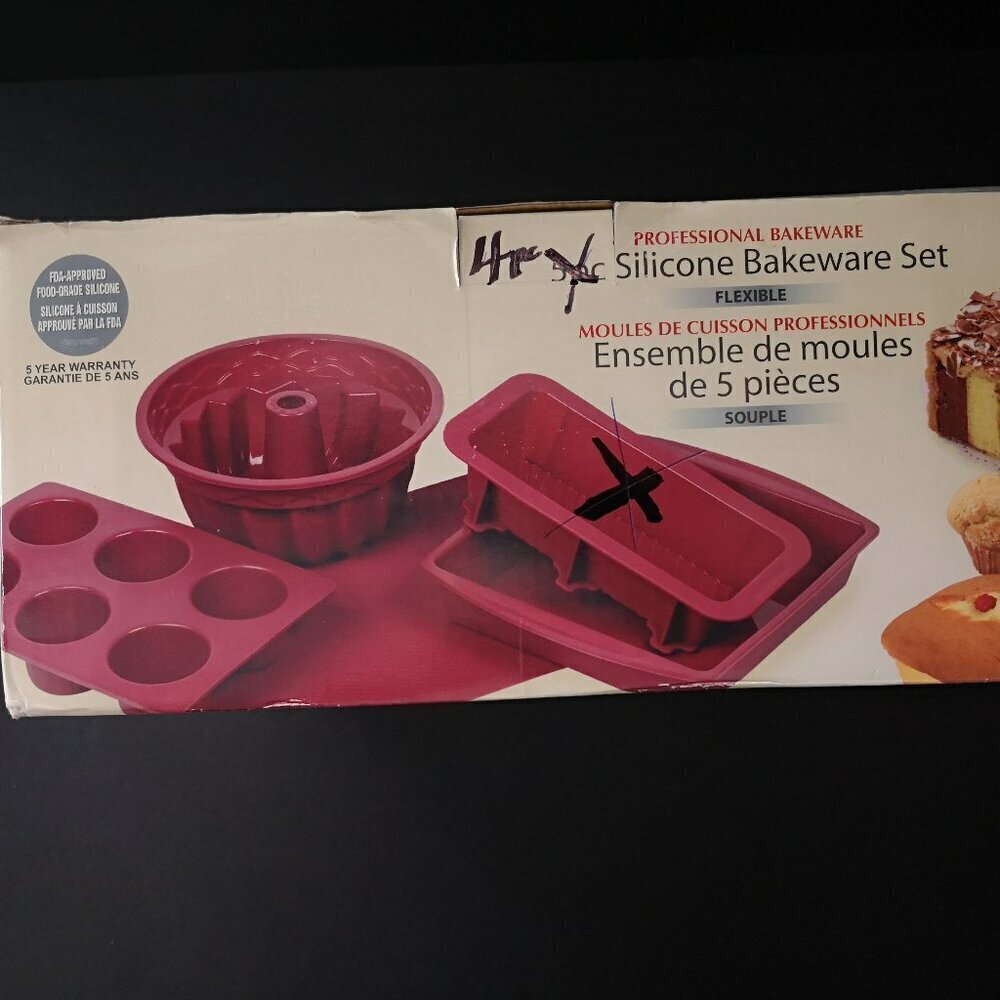 4 Piece Professional Bakeware Silicone Flexible Bakeware Set Burgundy Color